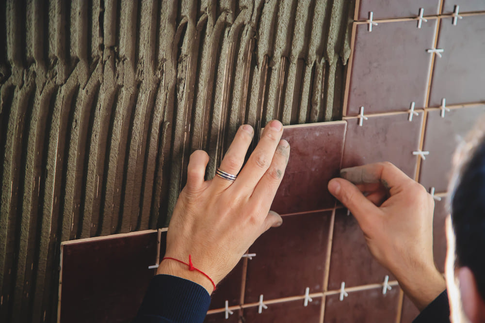 Cómo prevenir delaminaciones en revestimientos cerámicos.